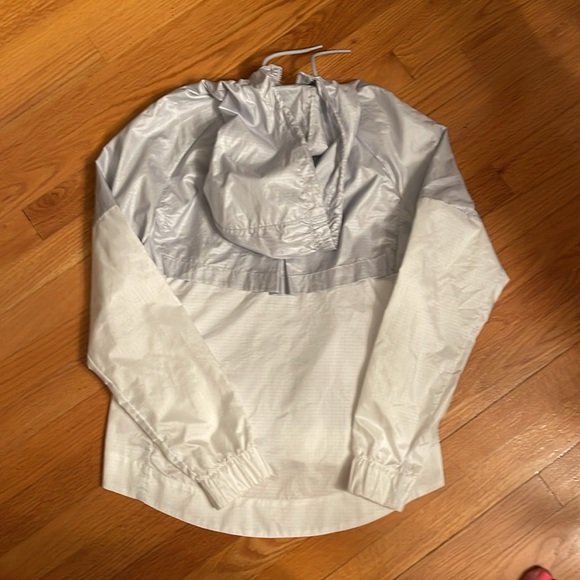 Nike windbreaker jacket size S. It is light gray & white. - Picture 2 of 4